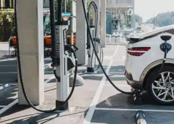 eleport elektromobiliu ikrovimo stotele