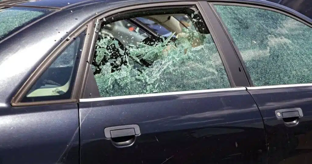 kaip isdauzti automobilio langa isdauztas automobilio langas