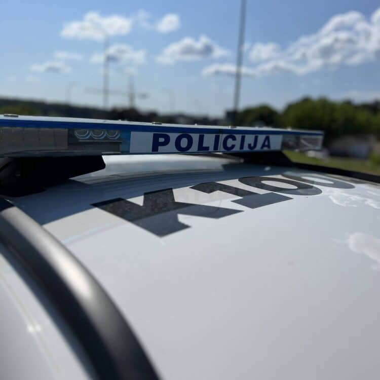lietuvos policija tarnybinis automobilis