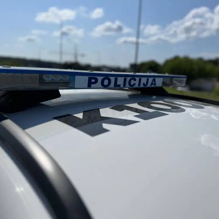 lietuvos policija tarnybinis automobilis