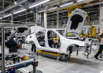 mercedes benz gamykla automobilis kebulas