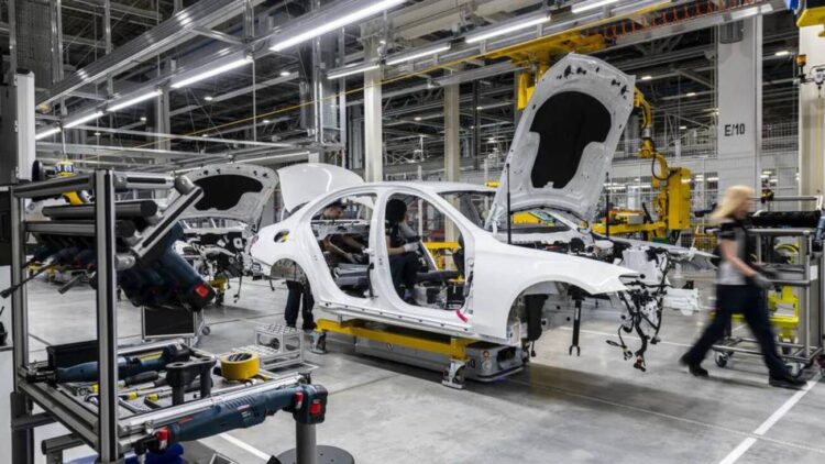 mercedes benz gamykla automobilis kebulas