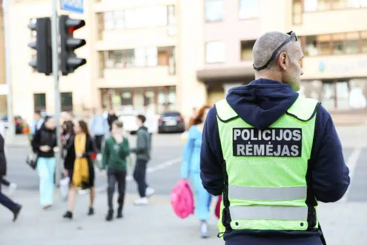 policijos remejas pesciuju pereja vaikai