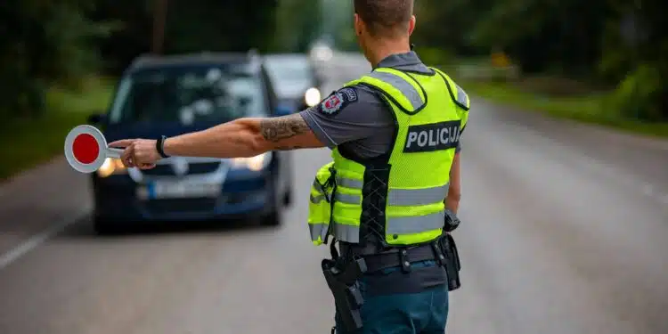 reidas policijos reidai policijos pareigunas stop zenklas