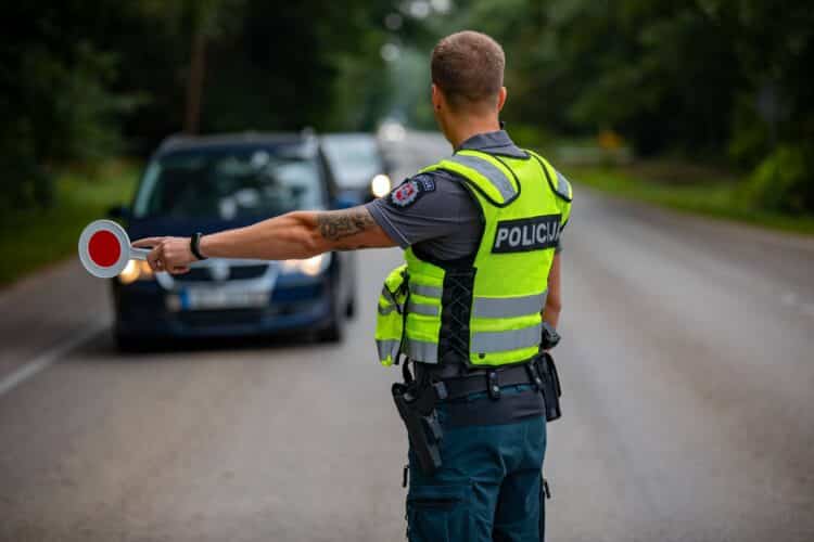 reidas policijos reidai policijos pareigunas stop zenklas