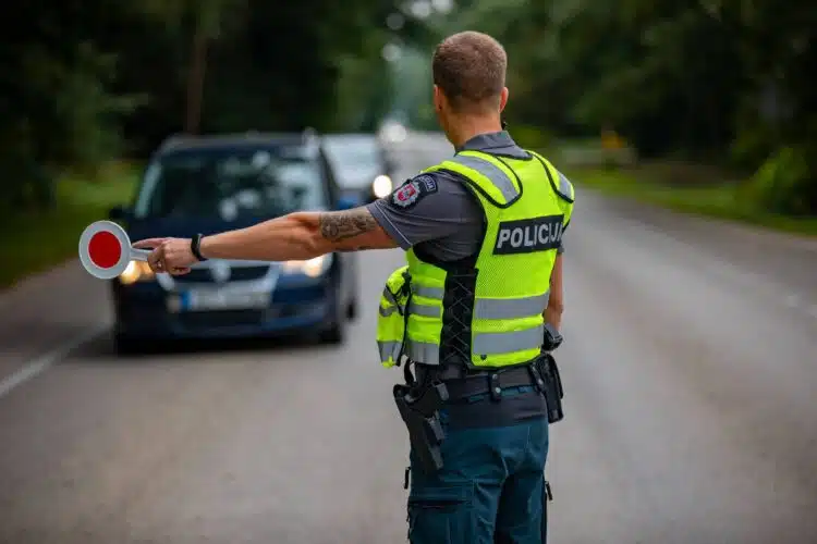 reidas policijos reidai policijos pareigunas stop zenklas
