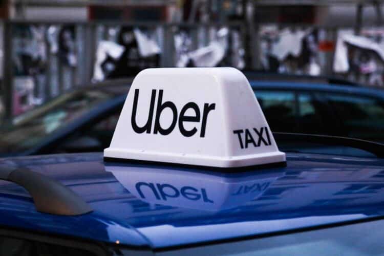 uber logotipas taksi
