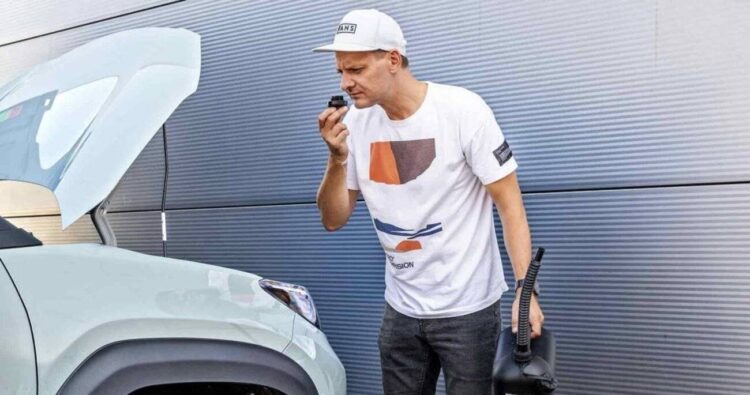 vyras uosto tepalu ipylimo dangteli Degalai variklio alyvoje viena didžiausių šiuolaikinių automobilių problemų Priežastys poveikis kaip nustatyti gedimą ir kaip jo išvengti