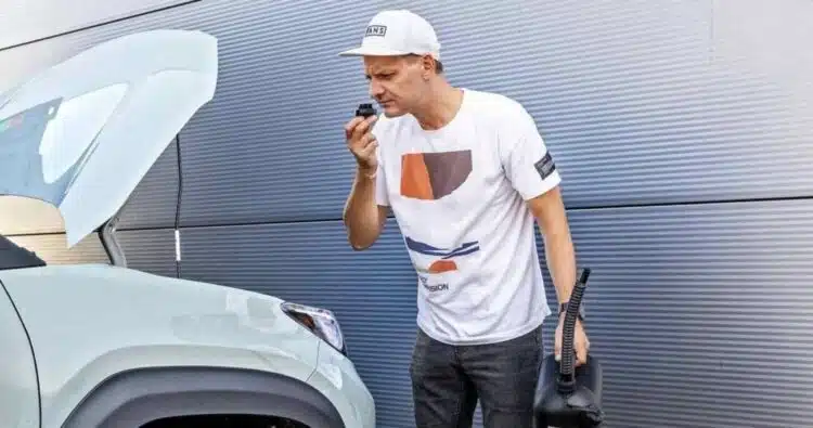 vyras uosto tepalu ipylimo dangteli Degalai variklio alyvoje viena didžiausių šiuolaikinių automobilių problemų Priežastys poveikis kaip nustatyti gedimą ir kaip jo išvengti