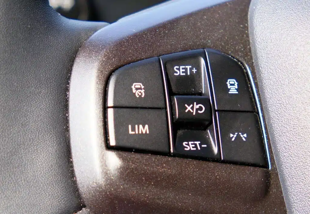 BlueCruise sistema iš esmės pagrįsta Ford išmaniąja adaptyviąja kruizo kontrolės sistema