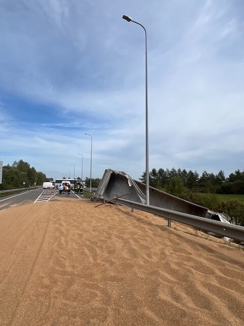 Eismą ties Kryžkalnio kaimu sutrikdė nesaugus manevras 2