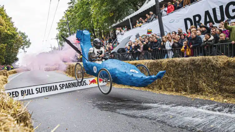 „Red Bull muilinių lenktynės“ koreguos vairuotojų planus Kaune: bus ribojamas eismas