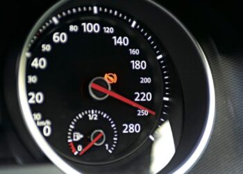 automobilio spidometras