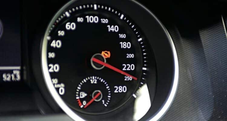 automobilio spidometras