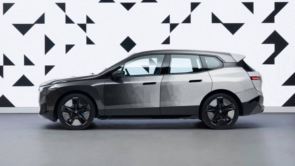 bmw spalva keiciantis automobilis