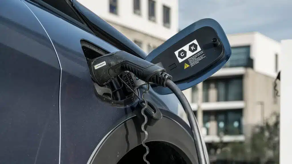 ikraunamas elektromobilis
