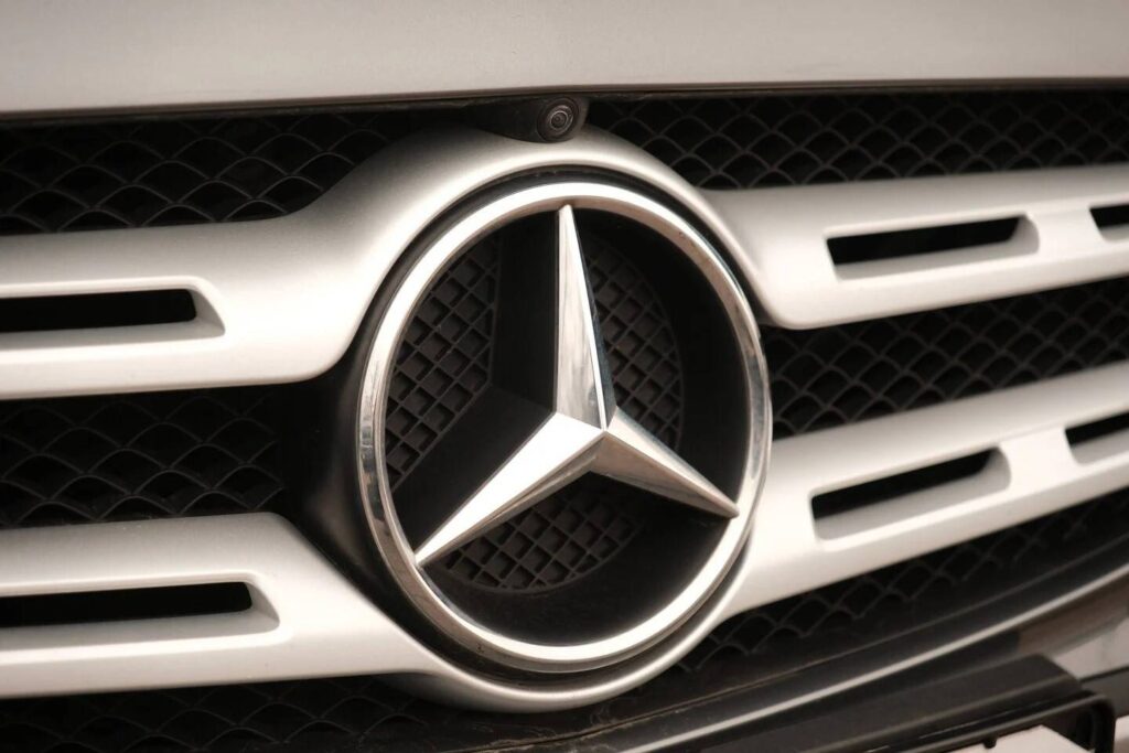 mercedes benz logotipas