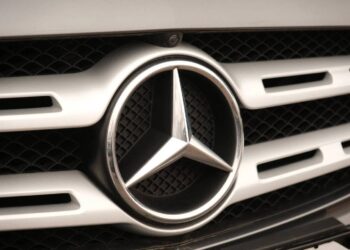 mercedes benz logotipas