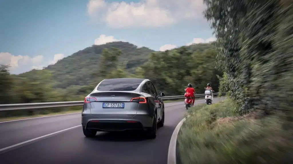 tesla model x elektromobilis savaeigis