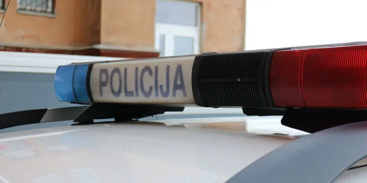 policijos automobilio svytureliai