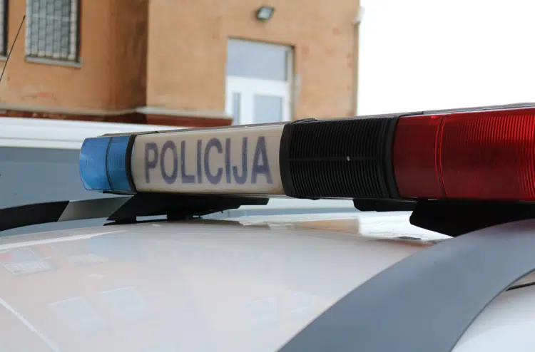 policijos automobilio svytureliai