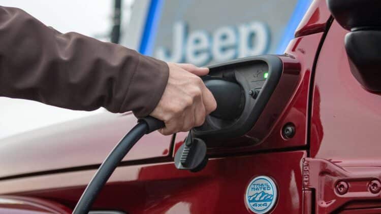 Jeep Grand Cherokee 4xe Plug-In Hybrid hibridas ikraunamas elektromobilis