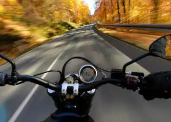 Dideliu greičiu per Kauną persekiojamas motociklininkas vengia sulaikymo