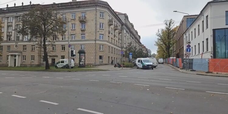 Per susišaudymą Vilniaus centre vienas žmogus žuvo, du pareigūnai sužeisti