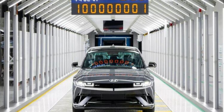 Po 57 metų Hyundai pagamino 100 milijoninį automobilį