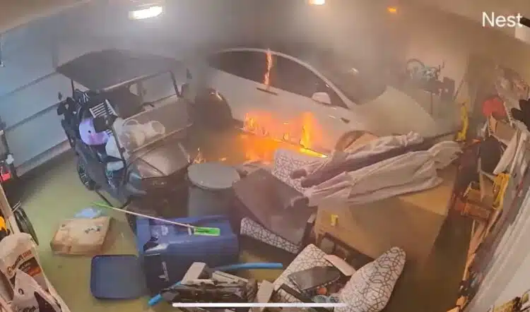 Tesla užsiliepsnojo kai uraganas Helene užtvindė garažą