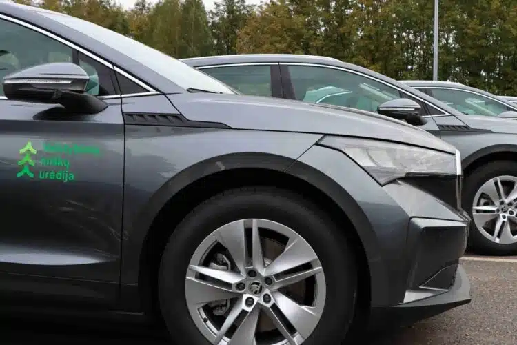 Valstybinių miškų urėdijos regioninius padalinius pasiekė 88 elektromobiliai