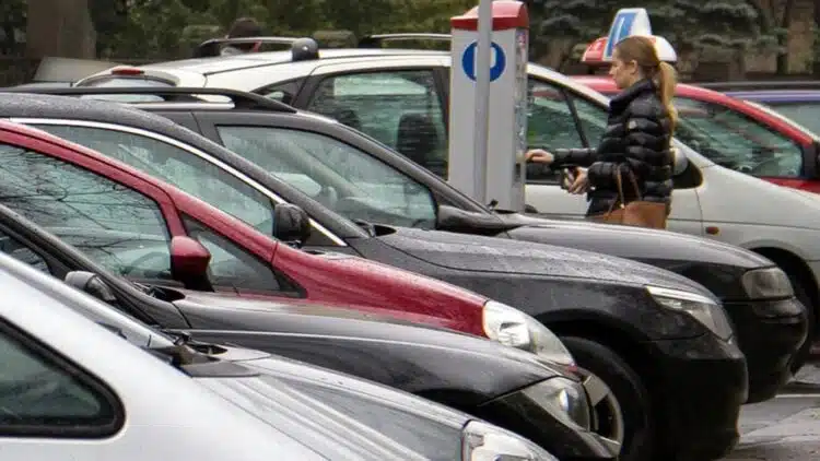 apmokestintas parkingas parkavimo vietos
