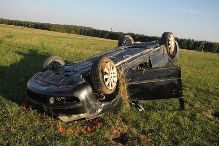 apvirtes ant stogo automobilis avarija eismo ivykis