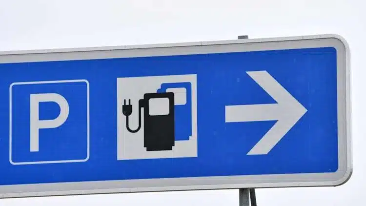 kelio zenklas parkingas ikrovimo stotele