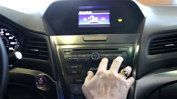 laikrodzio persukimas automobilyje automobilio prietaisu skydelis