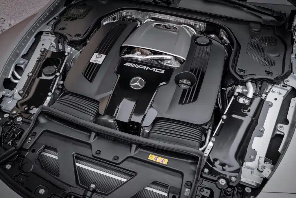 mercedes-benz amg v8 variklis