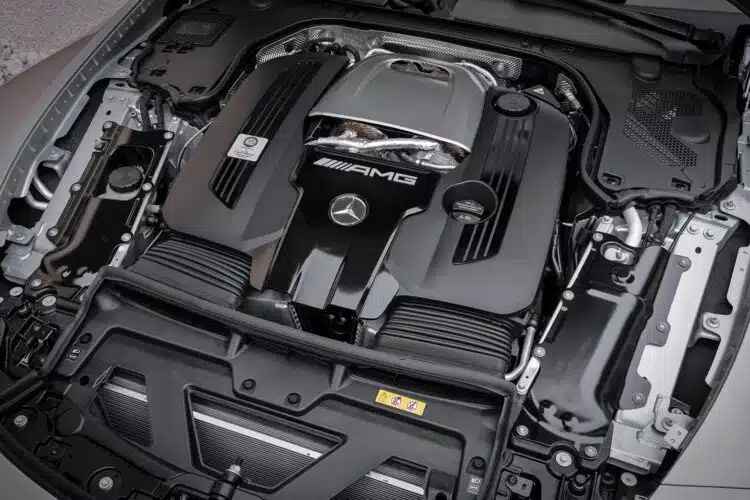 mercedes-benz amg v8 variklis