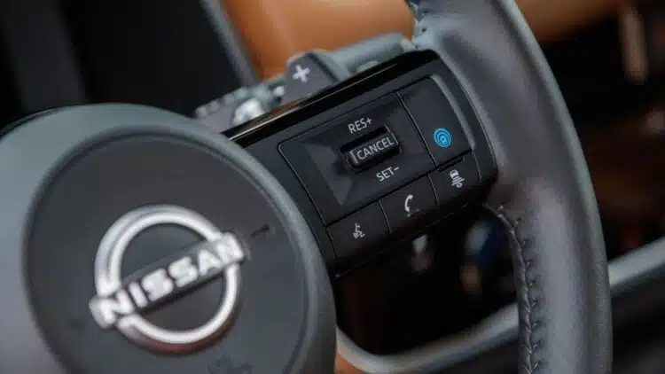 nissan automobilio vairas
