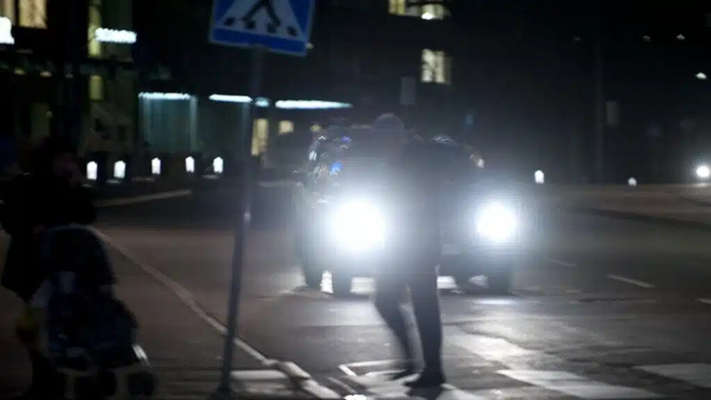pesciuju pereja tamsus vakaras
