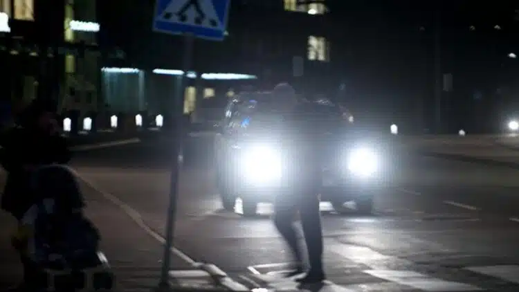 pesciuju pereja tamsus vakaras