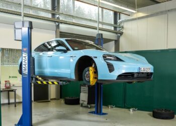 porsche taycan elektromobilis servise