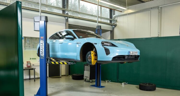 porsche taycan elektromobilis servise