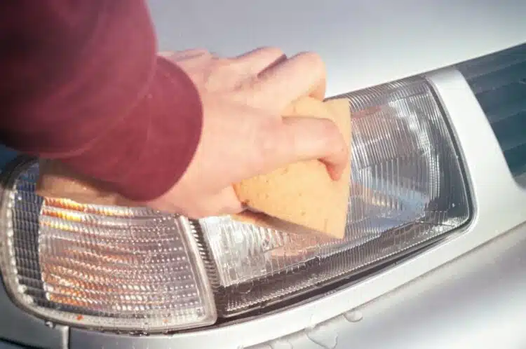 priekiniu zibintu poliravimas valymas