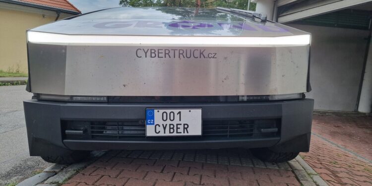 tesla cybertruck cz europa