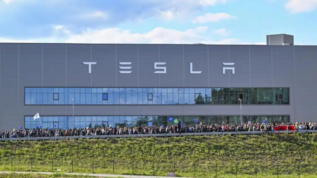 tesla gamykla