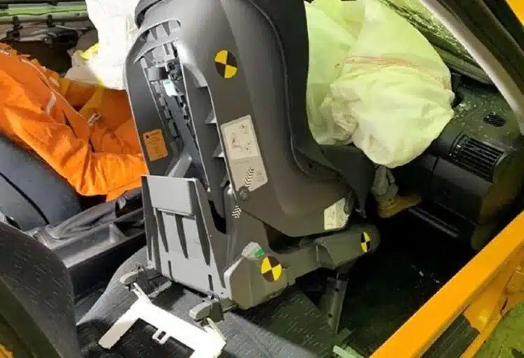 universalus isofix montavimo sprendimai gali kelti mirtina pavoju maziems vaikams