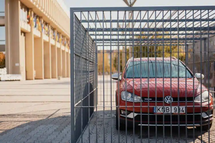vilniaus centre kalėjime užrakintas automobilis