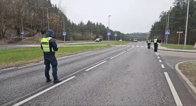 STOP kadras iš „Hibridinis paparacas“ vaizdo įrašo
