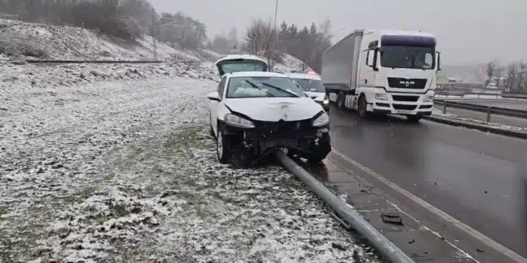 STOP kadras iš „Hibridinis paparacas“ vaizdo įrašo