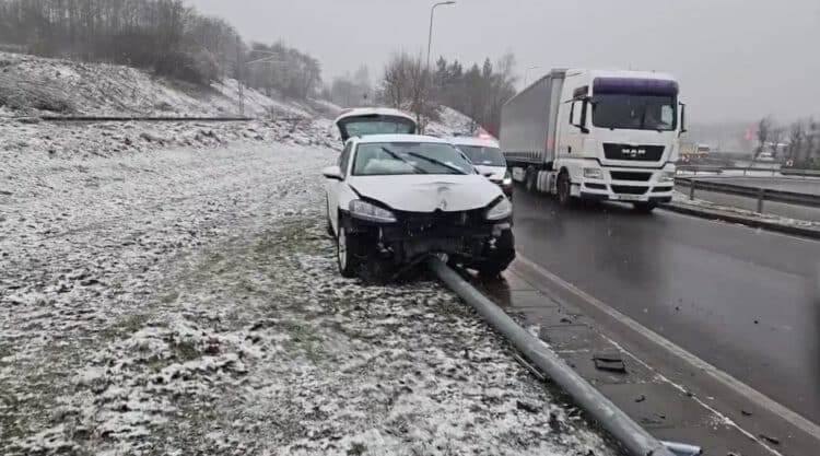 STOP kadras iš „Hibridinis paparacas“ vaizdo įrašo